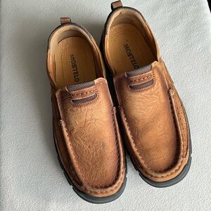 Men’s Mostelo soft brown slip on loafers, size 43.